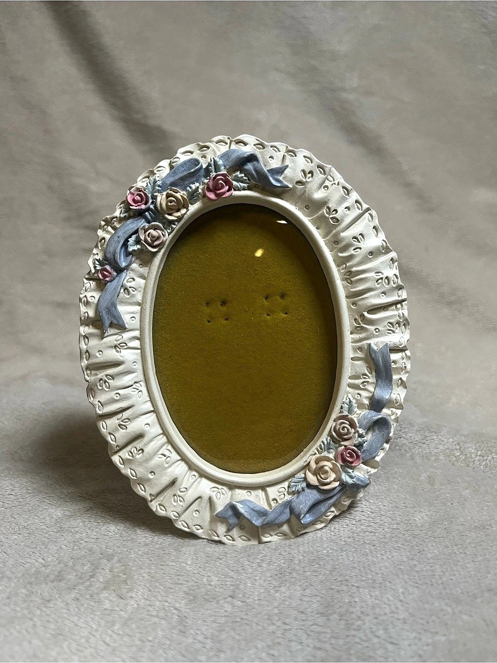Oval vintage Decorative Picture Frame White & Blue